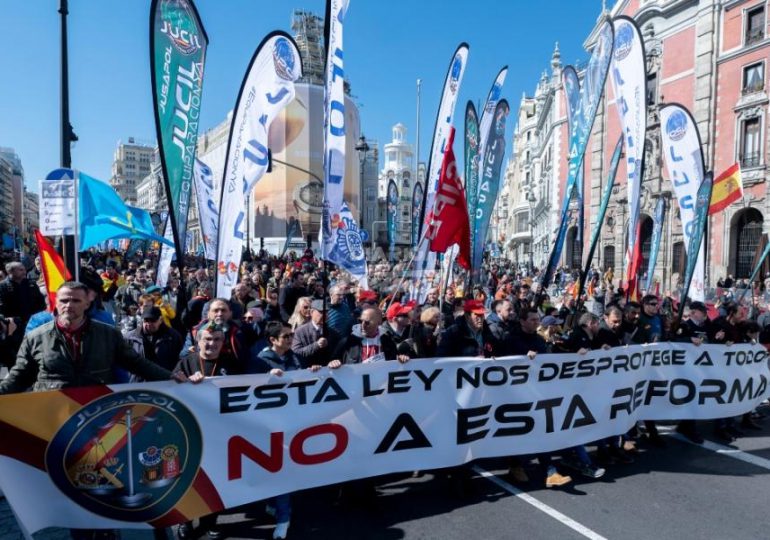 Miles de policías protestan en Madrid contra reforma de ley de seguridad