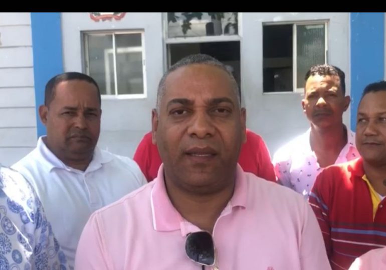 Video| Diputado Carlos Gil denuncia maltrato de PN a personas que protestan de forma pacífica fuera del San Souci