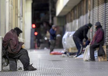 Pobreza aumenta a 39,2% en Argentina en 2022, año de inflación récord