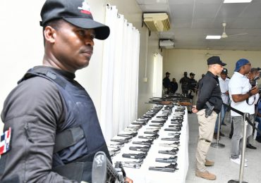 Azua entrega a Interior y Policía 104 armas ilegales, en solo un año van 5,682 decomisadas 