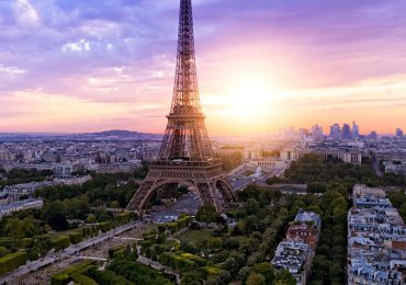 La Torre Eiffel conmemora los 100 años de la desaparición de su creador