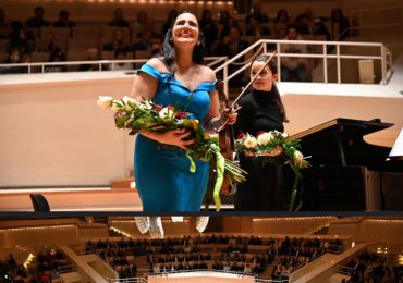 <strong>Aisha ovacionada en Filarmónica de Berlín</strong>