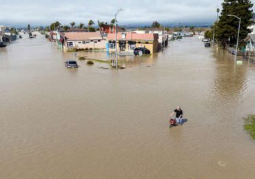Una tormenta en California deja al menos dos muertos y rompe un dique