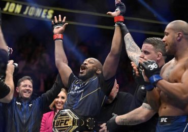 Jon Jones gana corona de los pesados en la UFC