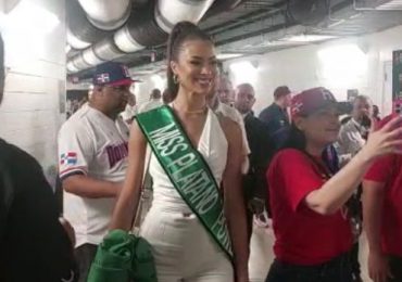VIDEO | Andreina Martínez "Miss Plátano", presente en segundo juego de RD frente a Nicaragua