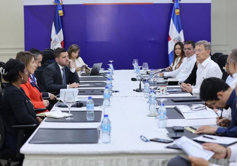 Canciller Roberto Álvarez se reúne con delegación de Estados Unidos