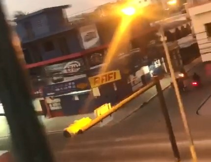 VIDEO | Individuos tirotean destacamento policial en San Francisco de Macorís