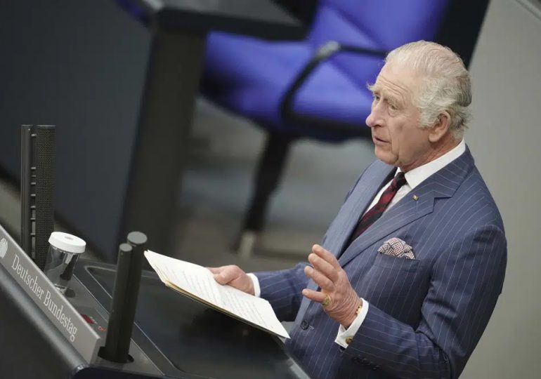 Carlos III dice que la invasión rusa de Ucrania es una "amenaza" para Europa