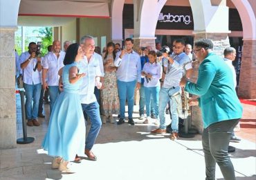 <strong>Darling Sax toca para el presidente y la primera dama</strong>
