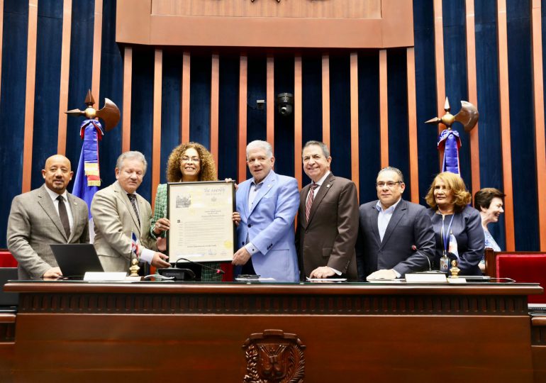 Asamblea del Estado de Nueva York reconoce a Eduardo Estrella