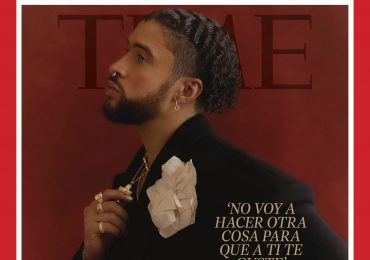 Bad Bunny posa para la primera portada en español de la revista TIME