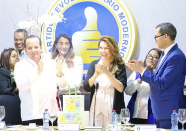 José Ignacio Paliza felicita a Carolina Mejía por su cumpleaños