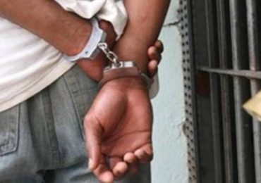Apresan en San Juan de la Maguana hombre con pistola que portaba ilegalmente y se mostraba en redes sociales