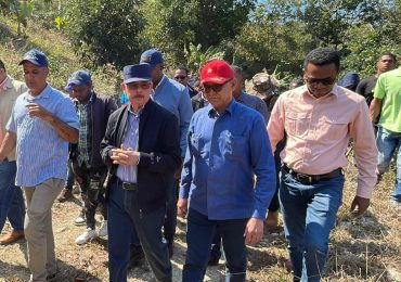 VIDEO | Danilo Medina escucha quejas de productores de aguacate de San Juan