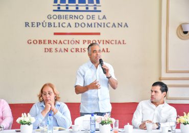 Ministro de la Presidencia escucha necesidades de autoridades civiles y comunitarios de San Cristóbal