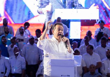 Ito Bisonó juramenta miles de dirigentes para trabajar en reelección de Abinader