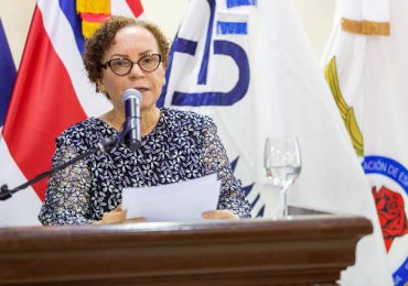 Miriam Germán dice es urgente desaprender comportamientos que promueven a la mujer como propiedad
