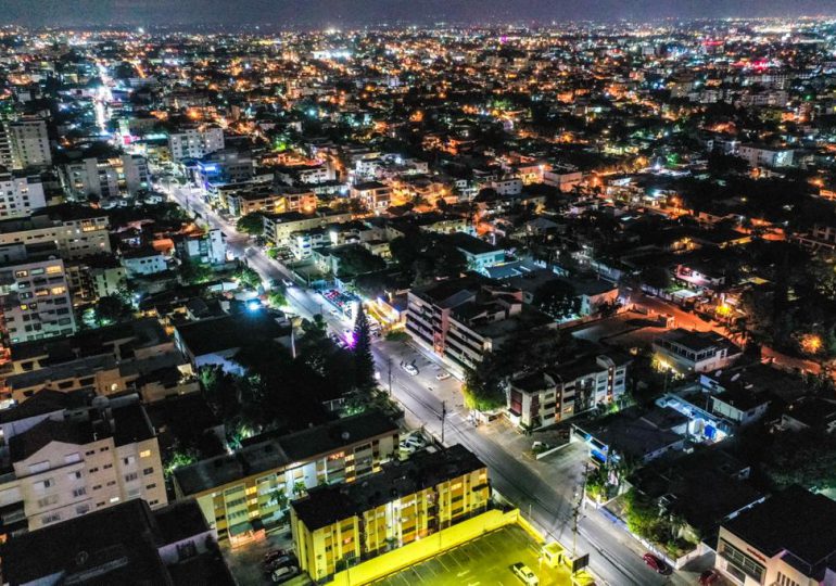 EDESUR coloca mil quinientas luminarias LED en distintas avenidas del Distrito Nacional