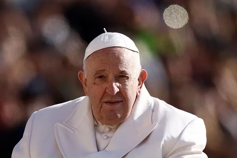 El papa "está mejorando" de su bronquitis, según el Vaticano