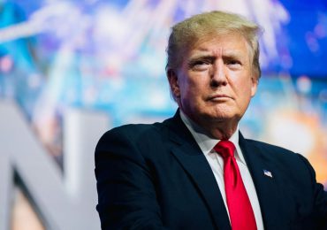 Trump, "conmocionado" pero dispuesto a "luchar" tras inculpación