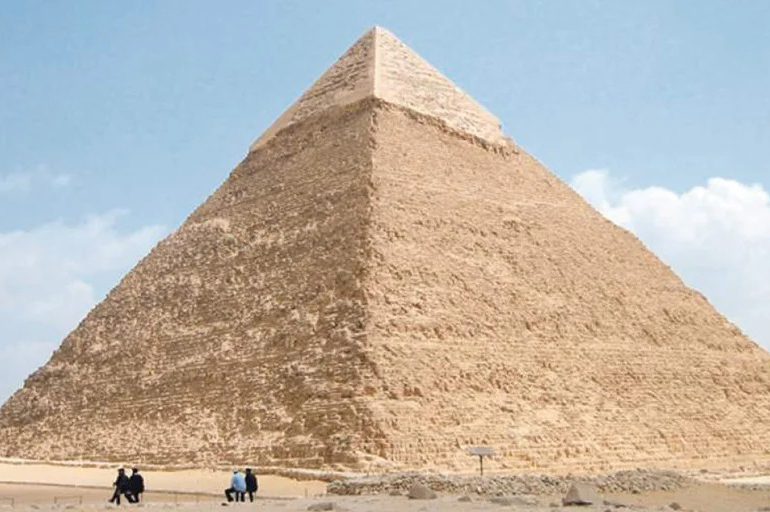 Egipto anuncia el descubrimiento de un túnel escondido en la pirámide de Keops