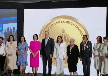 VIDEO | Abinader entrega Medalla al Mérito de la Mujer Dominicana 2023