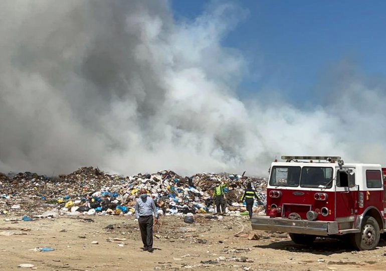 VIDEO | Se registra incendio en vertedero de Jarabacoa