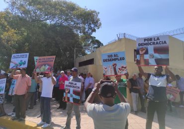VIDEO | Incidente frente a Cancillería: policías lanzan bombas lacrimógenas a manifestantes