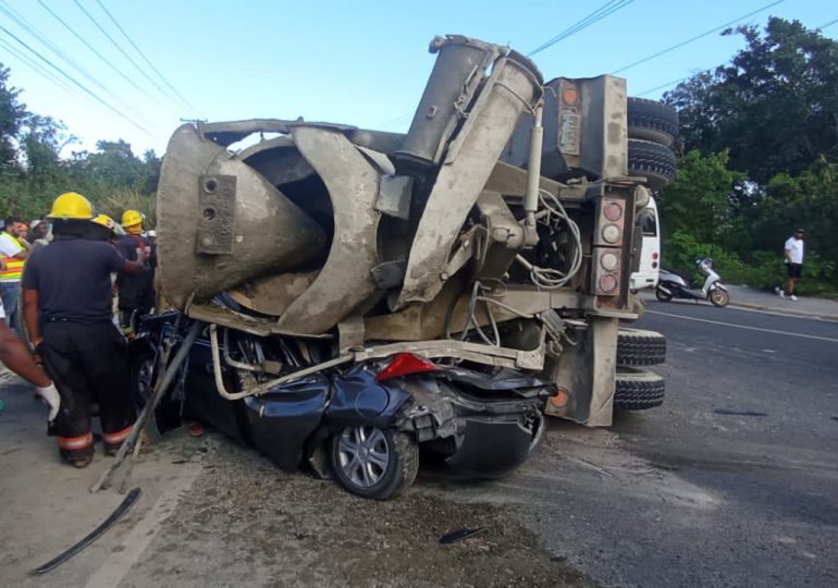 Rescatan hombre aplastado por un camión en Bávaro