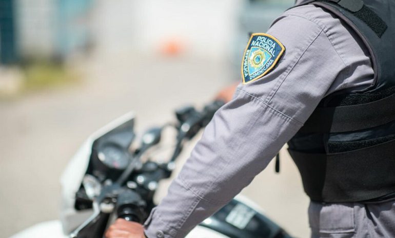 Apresan hombre que intentó despojar a agente policial de su motocicleta