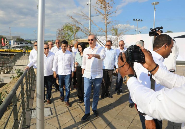 Gobierno inaugura primera etapa de saneamiento del arroyo Gurabo