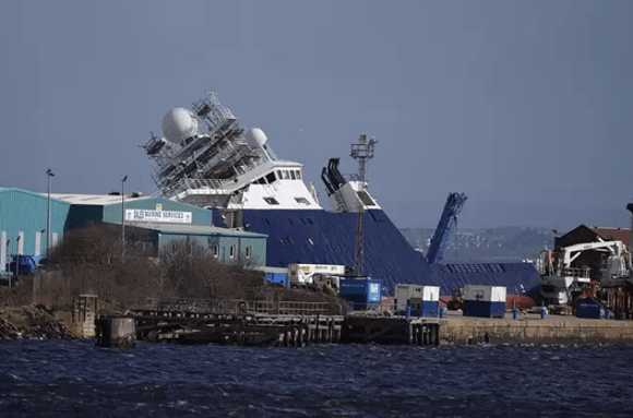 FOTOS | Accidente en el puerto de Edimburgo deja más de 30 heridos tras el vuelco de un barco