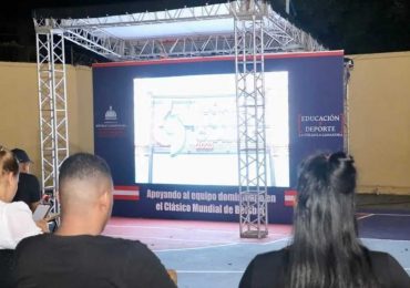 Dominicanos ven transmisión del Clásico Mundial de Béisbol en centros educativos dispuestos por el INEFI