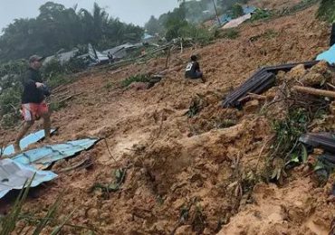 Corrimiento de tierras deja 11 muertos y decenas de desaparecidos en Indonesia