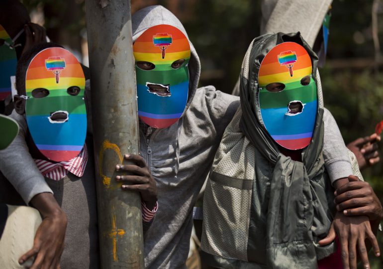 Parlamento de Uganda adopta dura ley contra relaciones homosexuales