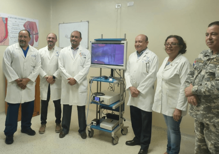 Urología Láser Avanzada Dr. Pablo Mateo dona equipo urológico al Hospital Francisco Moscoso Puello 