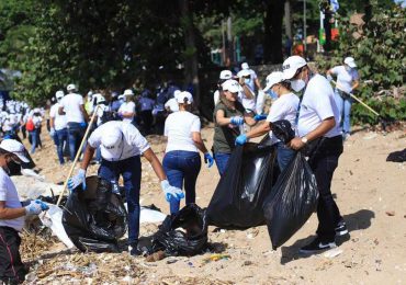 Realizarán jornada de limpieza de playas en 17 costas simultaneas del país