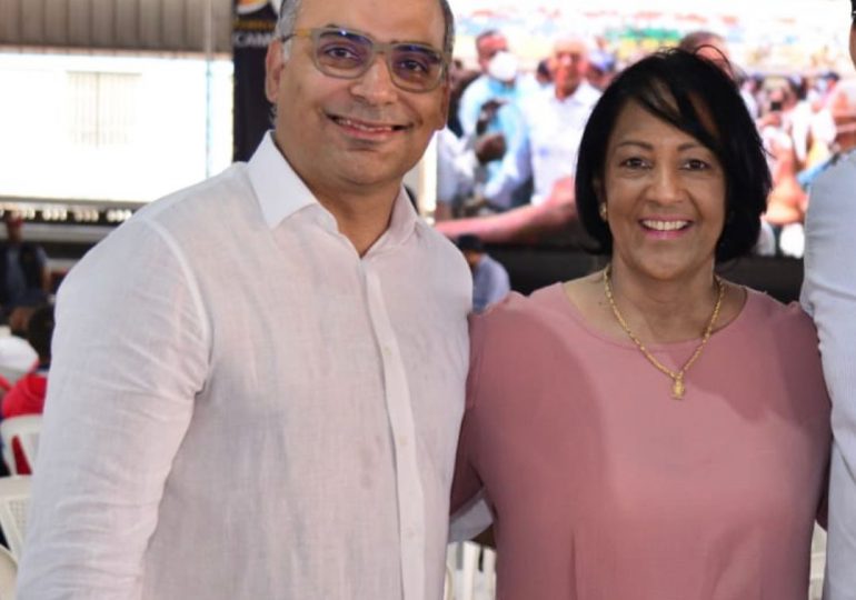 Ex gobernadora de Santiago Ana María Domínguez apoya aspiraciones de Jeffrey Infante a la alcaldía