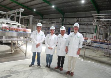 Vicepresidente de AIRD visita instalaciones de Industrias San Miguel