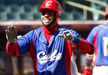 Jugador cubano no regresó con el equipo a Cuba tras derrota ante EEUU en el Clásico Mundial