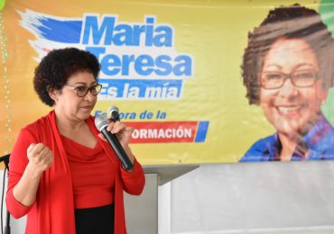 María Teresa Cabrera recibe apoyo masivo de ciudadanos de La Vega