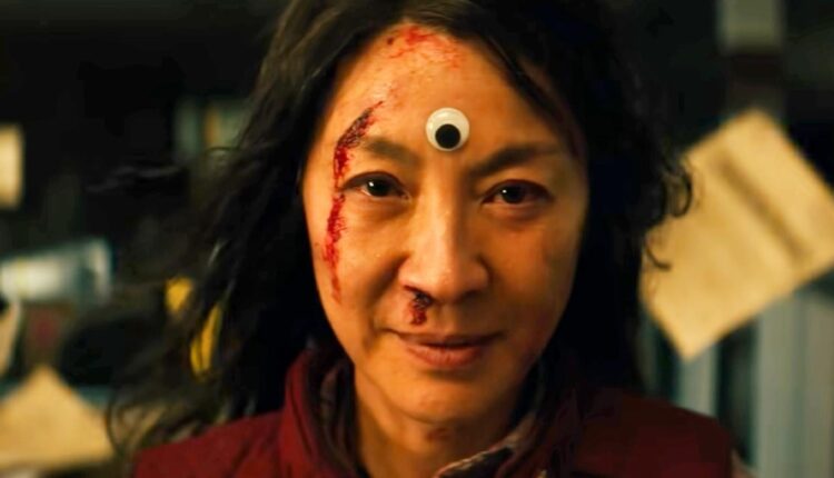 <strong>La asiática Michelle Yeoh hace historia al ganar el Óscar a la mejor actriz</strong>