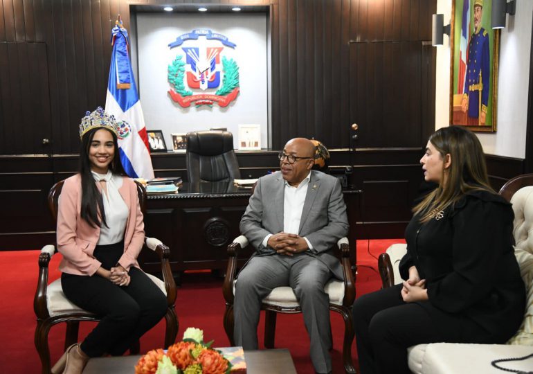 Diputada recibe a Miss Mundo Latino RD 2023 en la Cámara de Diputados