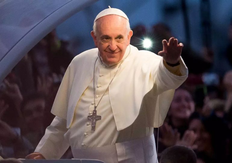 Hospitalizan al papa Francisco para un "control médico programado"