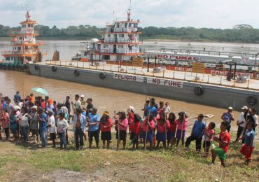 Indígenas peruanos ocupan estación petrolera y retienen a trabajadores en Amazonia