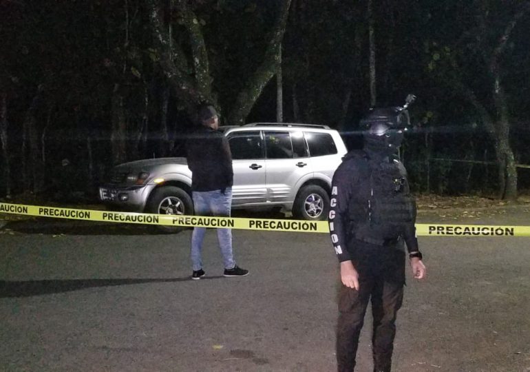 Encuentran sin vida teniente de la Policía Nacional en el interior de una jeepeta en Jarabacoa