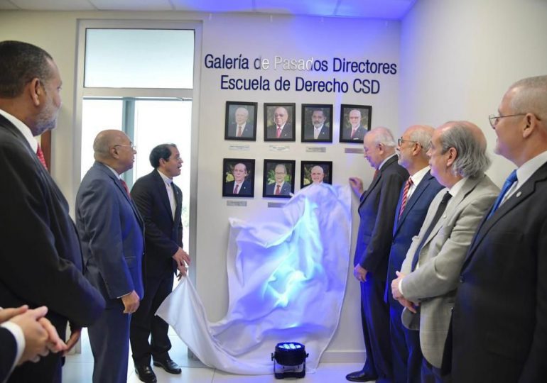 Presidente del TC participa en inauguración de Galería de Pasados Directores de la Escuela de Derecho de la PUCMM