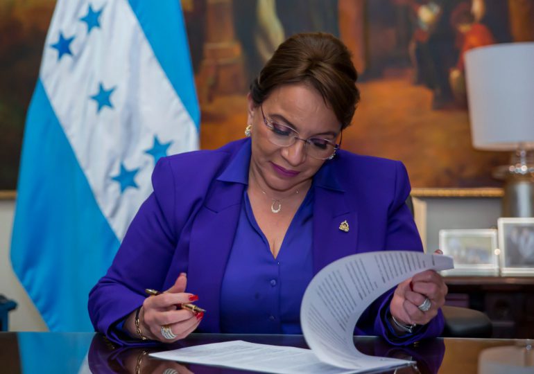 Presidenta de Honduras Xiomara Castro despenaliza el uso de la píldora del día después