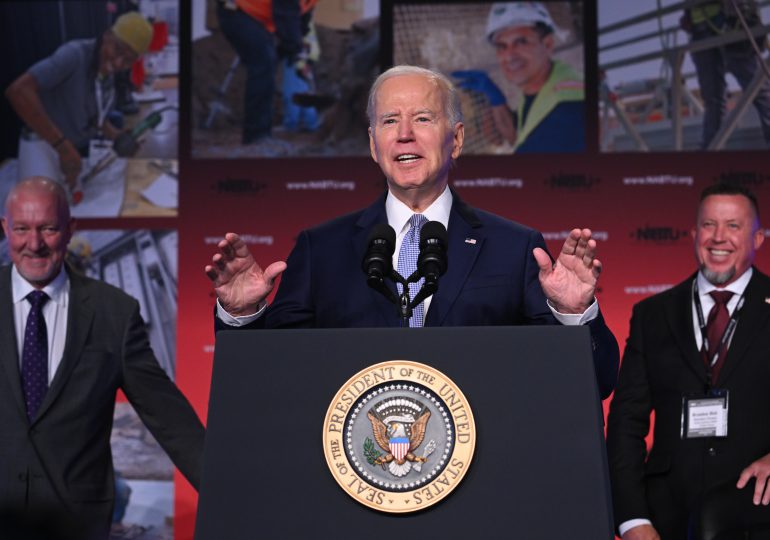 Biden expresa "fuerte" desacuerdo con Corte Suprema sobre discriminación positiva