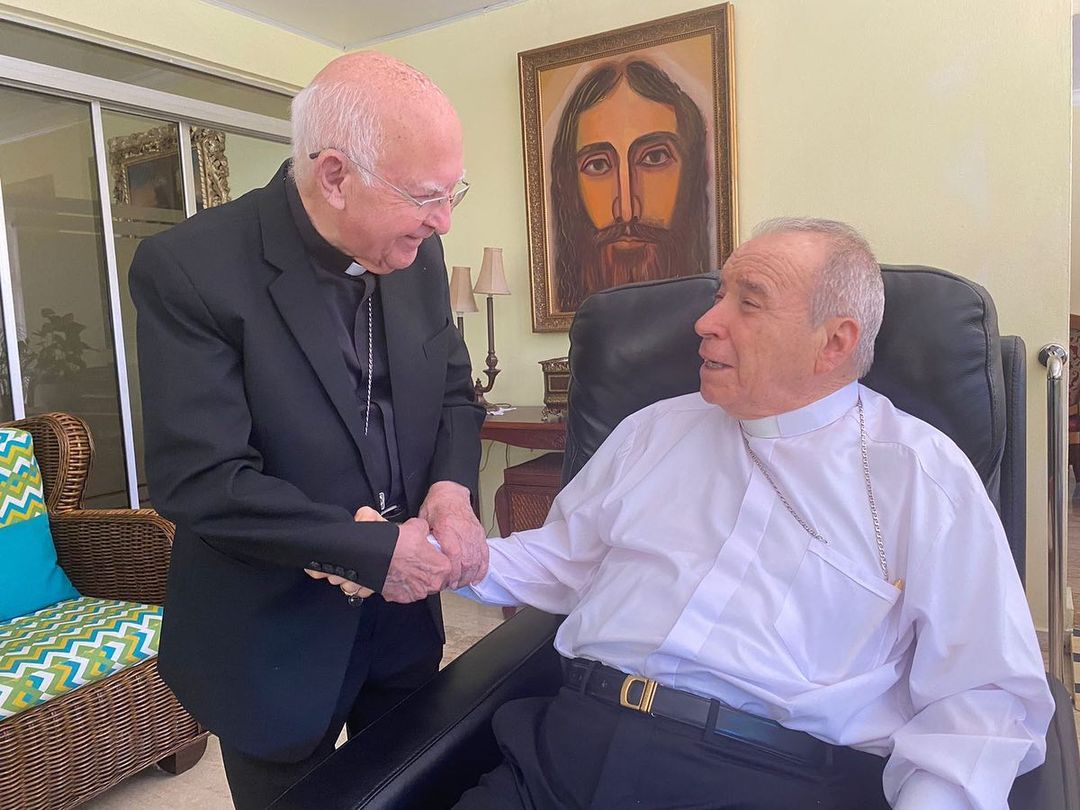 Cardenal Nicolás López Rodríguez recibe visita de monseñor Antonio